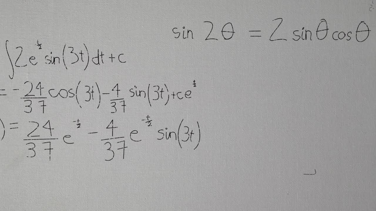 animación de ecuaciones matemáticas y dibujos en papel blanco