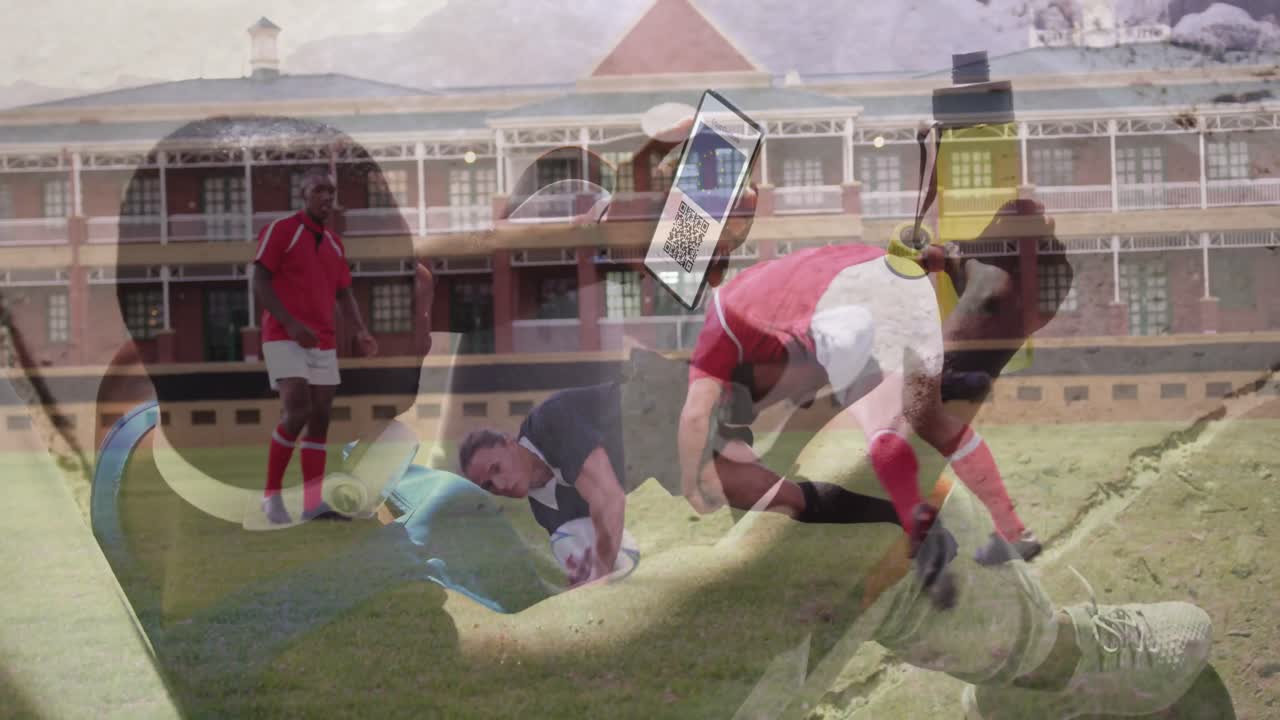 럭비 를 하는 남성 선수 들 을 상대로 화면 에 qr 코드 가 있는 스마트폰 을 들고 있는 아프리카계 미국인