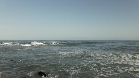 Aerial-View-of-Wavy-Mediterranean-Sea-With-Rocky-Bottom,-Drone-Flying-Forward-to-Horizon