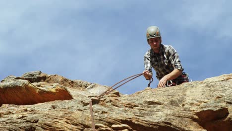 mountaineer trying to pull the tightrope 4k