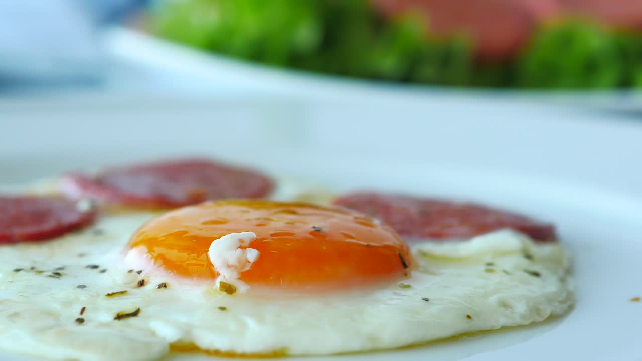 소시지와 함께 긴 달