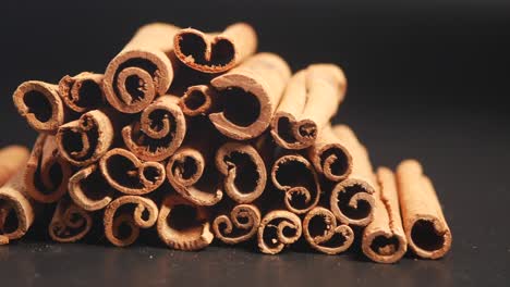 pile of cinnamon sticks