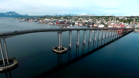 puente de la ciudad de tromsø, noruega imágenes aéreas