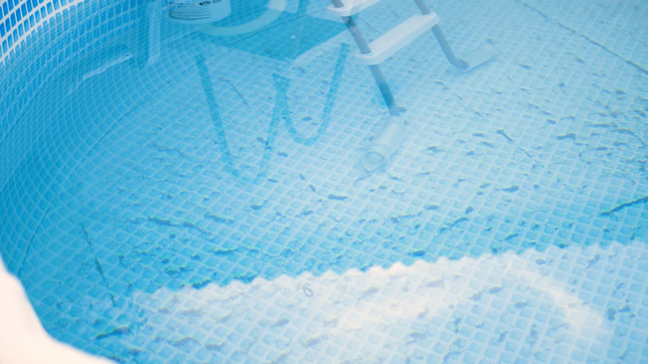 매우 더러운 수영장