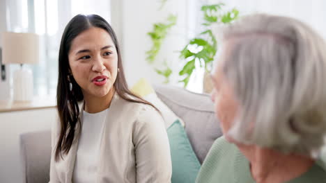 Consultoría,-Conversación-Y-Mujer-Con-Un-Problema-Financiero