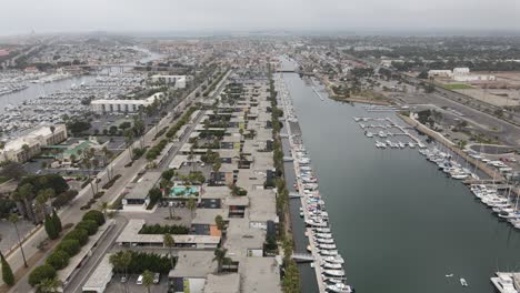 waterfront-community-in-sunny--california