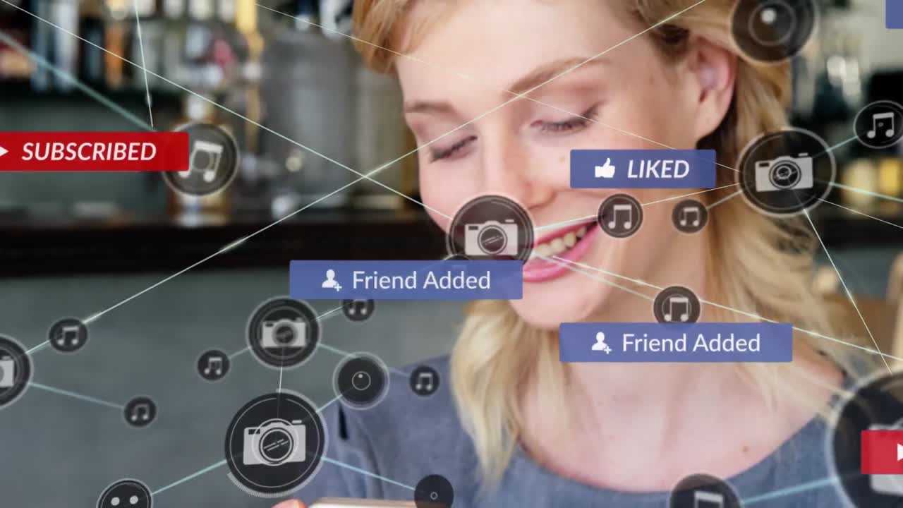 스마트 폰을 사용하는 백인 여성에 대한 아이콘과의 연결 네트워크의 애니메이션