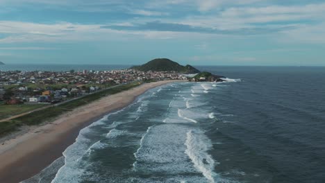 horizonte de las playas de praia grande y prainha en enseada, são francisco do sul