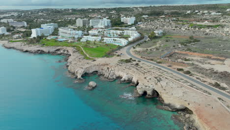 키프로스의 남동쪽 해안에 있는 지중해의 휴양 도시 아야나파 (ayia napa)