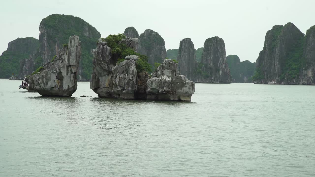 베트남 할롱 베이 전투 치킨 록