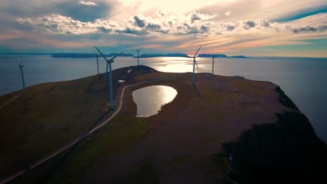 Molinos-De-Viento-Para-La-Producción-De-Energía-Eléctrica-Parque-De-Molinos-De-Viento-Havoygavelen-Noruega