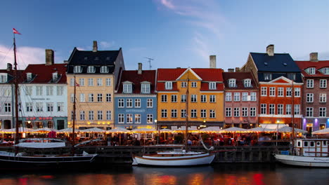 Nyhavn-Landmark-Harbor-Timelapse,-Copenhagen,-Denmark