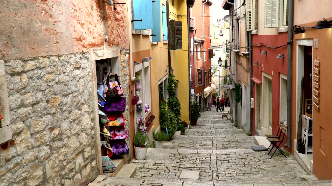 Estate, vista soleggiata della città vecchia croata - regione Istria - Mar Mediterraneo - Europa