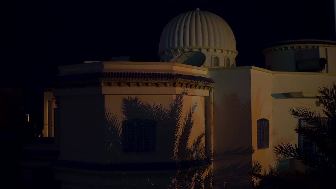 vista del edificio árabe por la noche. diseño árabe