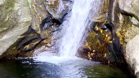 Mitchell-Falls-Tiro-Apretado-De-Agua-En-El-Lado-Norte-Del-Monte-Mitchell