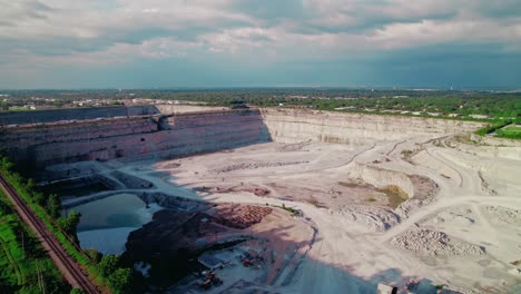 Vista-Aérea-De-La-Cantera-De-Piedra-Caliza-De-Thornton