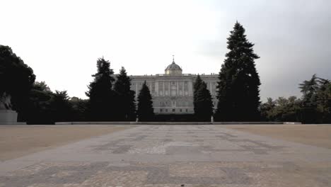 travelling forward in jardines de sabatini approaching the palacio real in madrid