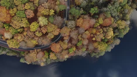 Verkehr-über-Grasmere-Lake-In-Großbritannien