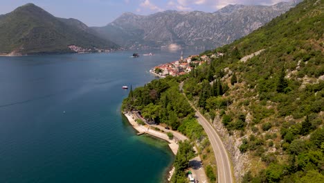 Volando-Sobre-La-Bahía-De-Kotor-En-Montenegro