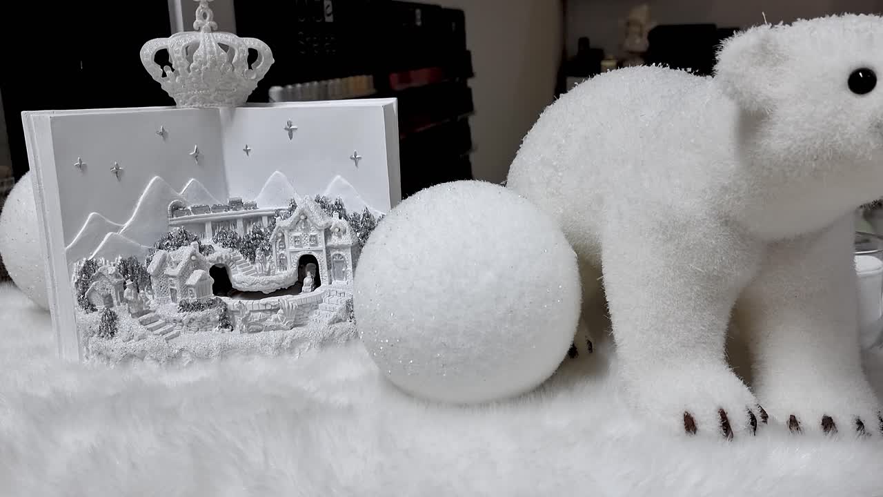 Polar bear, train and snowballs