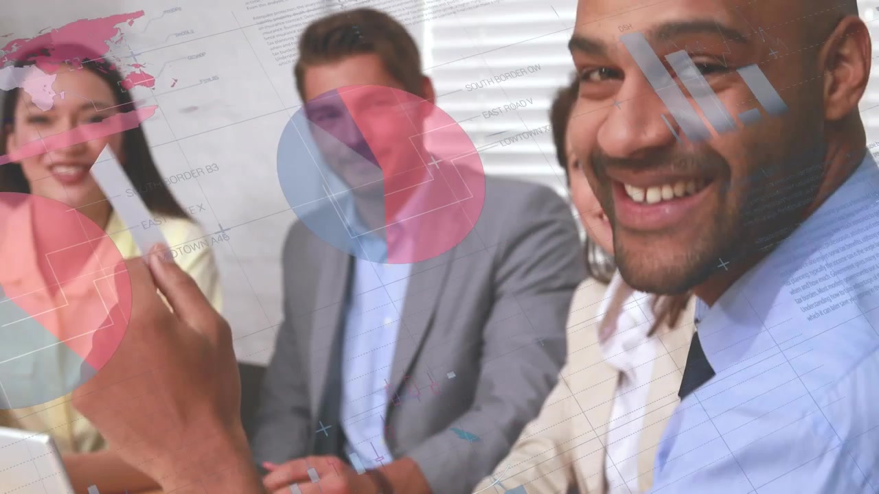 Animação de processamento de dados financeiros sobre diversos profissionais de negócios em reunião no escritório