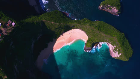 tropical kelingking beach in nusa penida resembling t-rex, indonesia