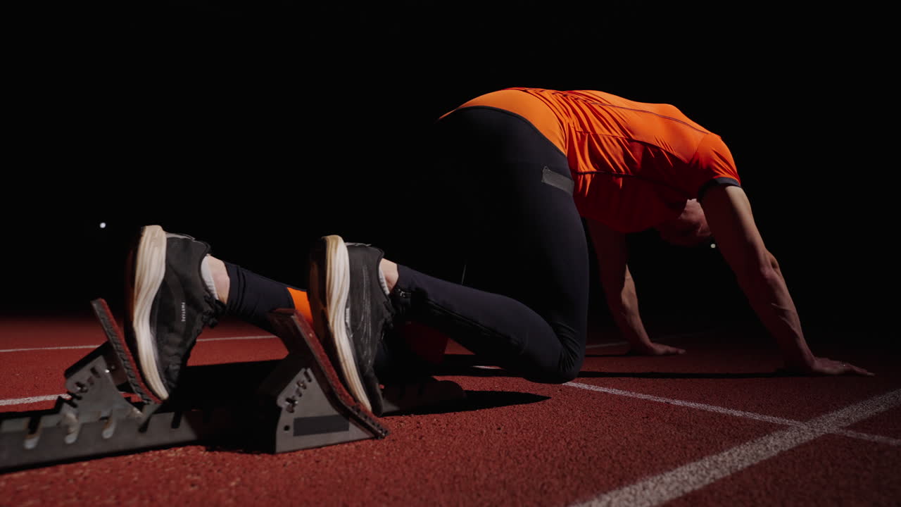 atleta preparándose para un sprint