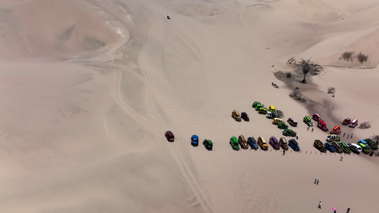 페루 사막 와카치나의 듄 버기