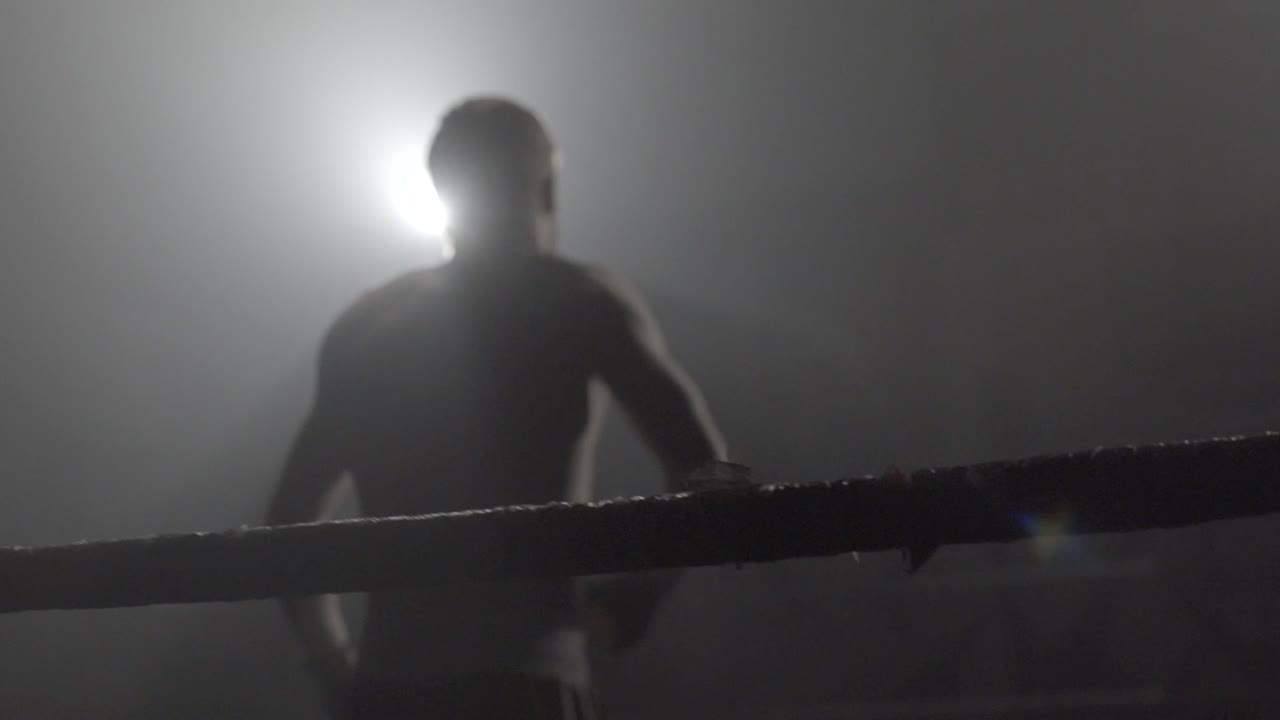 размытый боксер на боксерском ринге