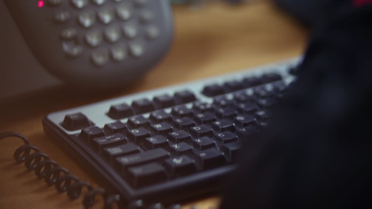 사무실에서 운영자가 보기를 닫습니다.