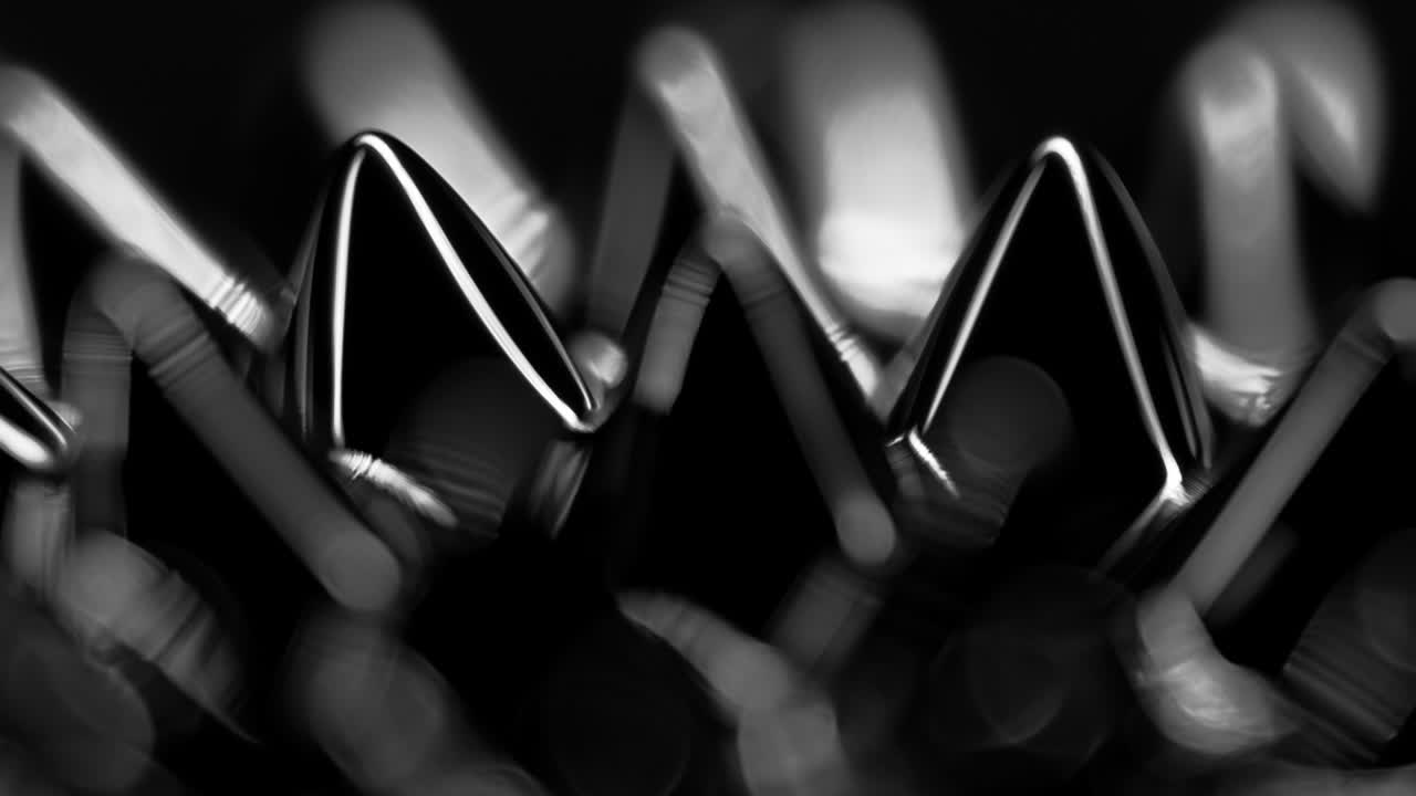 жидкость, образующая шипы в темной абстрактной атмосфере