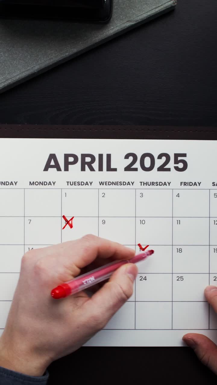 Marking Dates on April 2025 Calendar