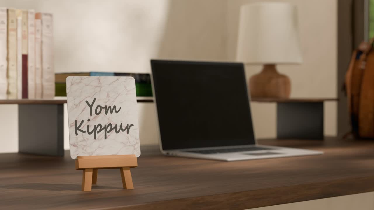 Calendario sulla scrivania che mostra Yom Kippur