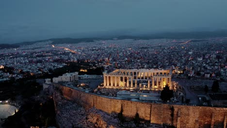 Recorrido-Aéreo-épico-De-La-Acrópolis-De-Atenas-Y-Las-Atracciones-Circundantes-Grecia-Drone-Al-Atardecer