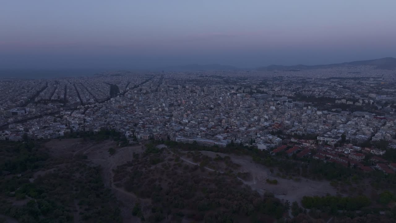 Colori dell'alba sull'Acropoli di Atene ripresi dall'alto
