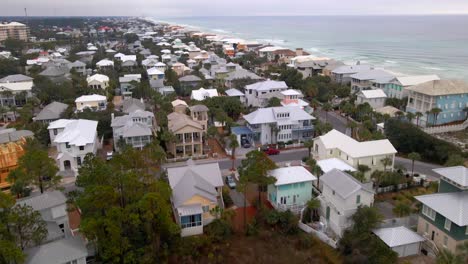 Flug-über-Ein-Wohngebiet-In-30a,-Florida-12