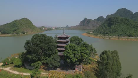 drone en el templo, ninh binh vietnam, 4k, asia