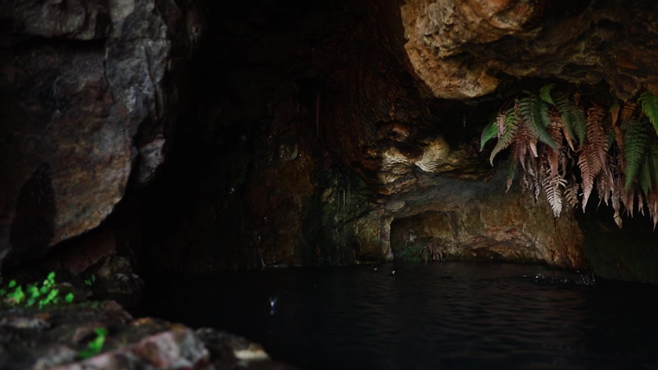 Laghetto della grotta nel Cañón de la Garita, Sierra Pénjamo, Guanajuato, Messico