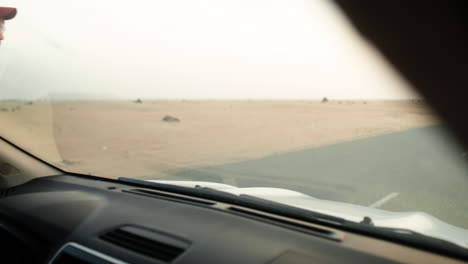 Broken-down-car-in-the-desert