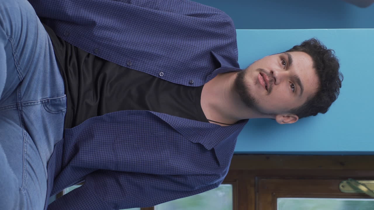 조현병 조현병의 수직 비디오입니다.