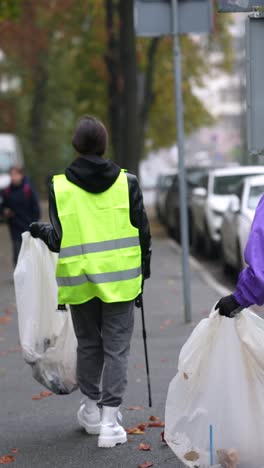 street cleaning volunteers