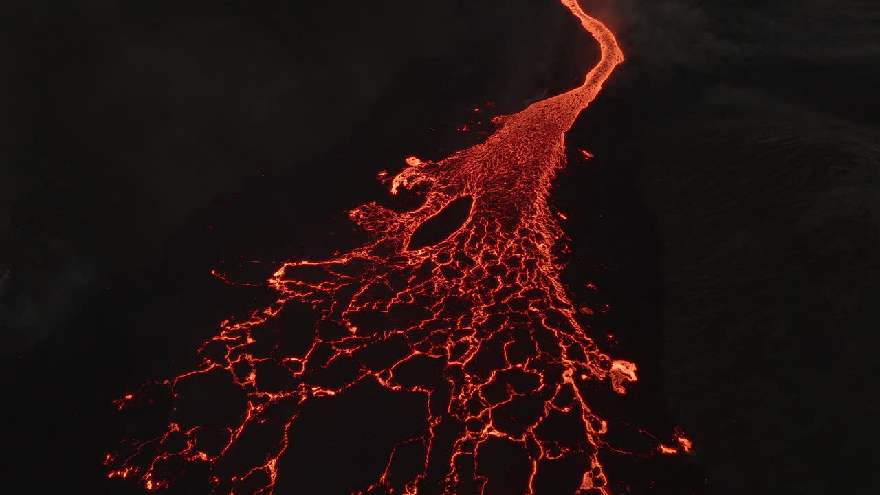 Flusso di lava di notte