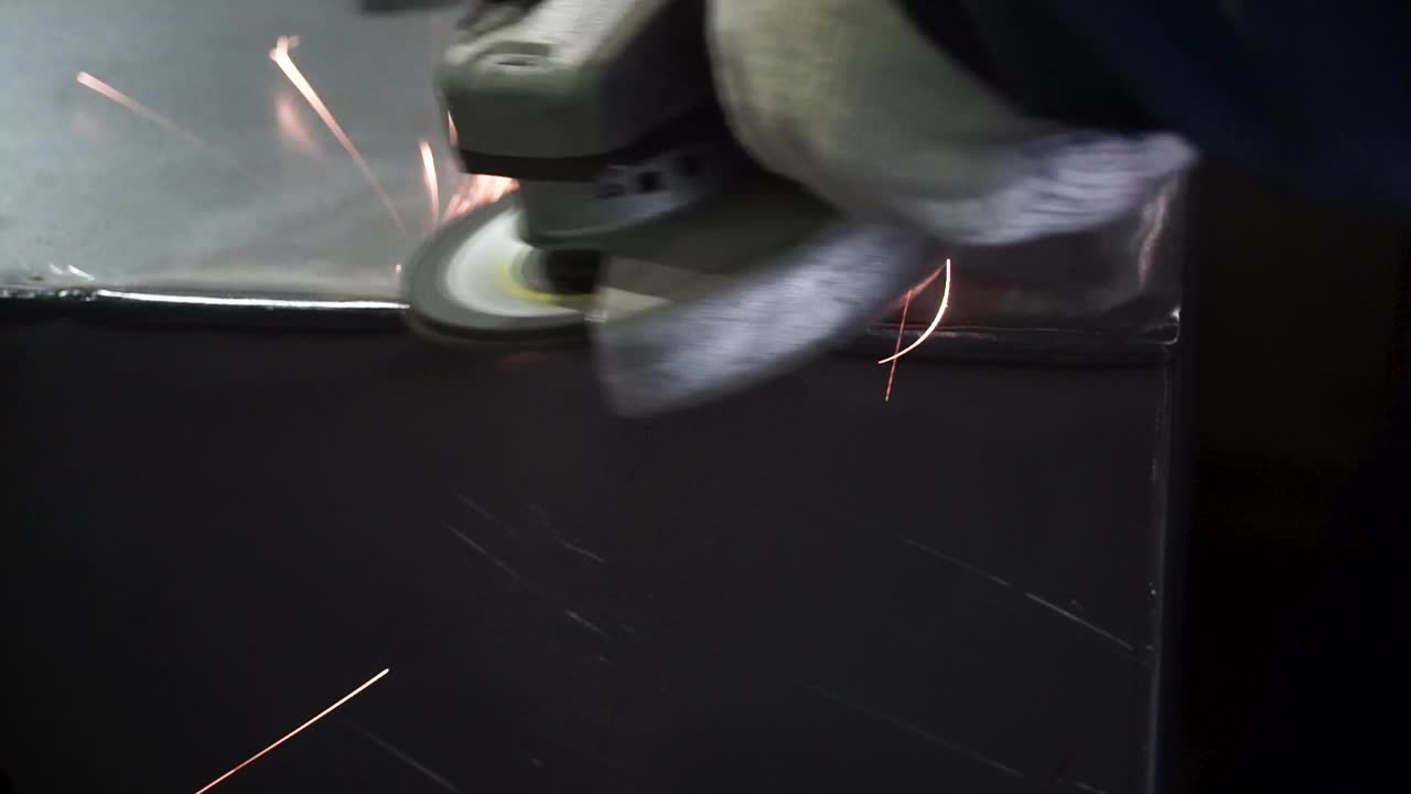 процесс измельчения металла