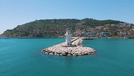 Fantastische-Luftaufnahme-Des-Leuchtturms-Von-Alanya-In-Der-Türkei