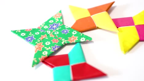 Juego-De-Dardos-De-Origami-Diy,-Estrella-Ninja-De-Colores-Voladores,-Memoria-De-La-Infancia