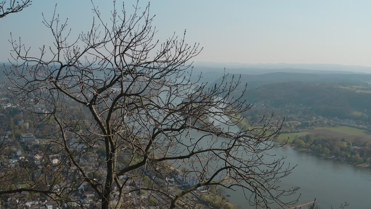 무인 항공기 - bonn - königswinter 25p 근처의 라인강 siebengebirge 강 공중 촬영