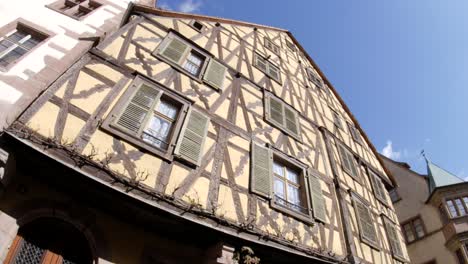 Aufnahme-Eines-Traditionellen-Hauses-Im-Elsass