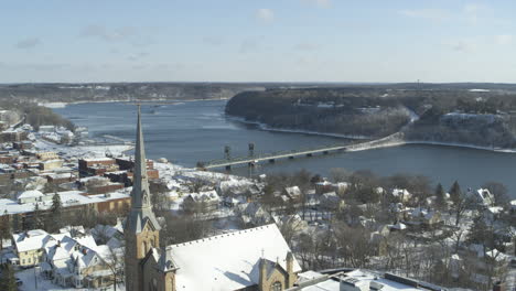 le pont d'ascenseur de stillwater révèle avec st