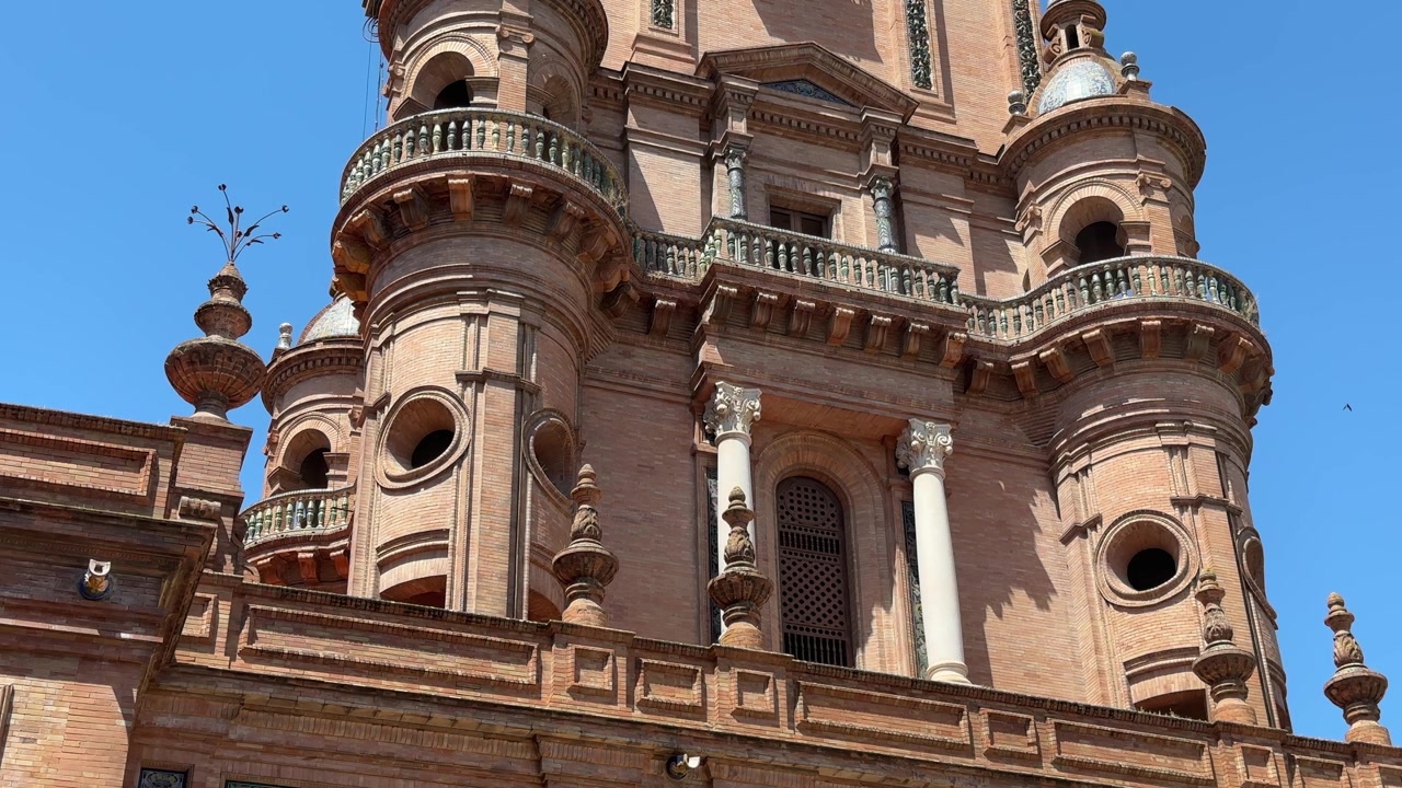 Plaza de España di Seville, Spanyol, pengambilan gambar menara dari dekat