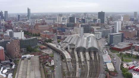 disparo de dron orbitando la estación piccadilly de manchester 02